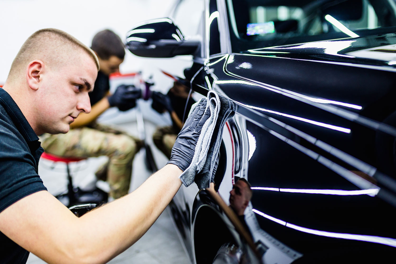 Elite Mobile Detailer Polishing Car